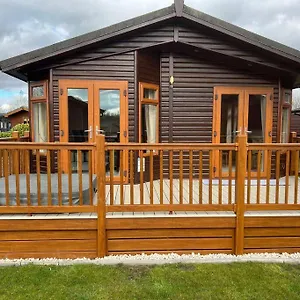Mandarin With Hot Tub Holiday home Malton